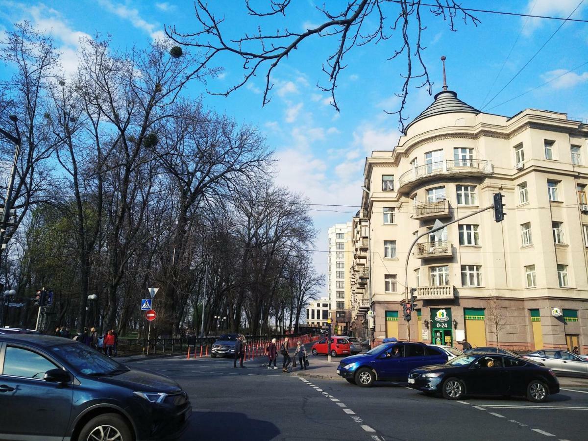 Belokorichi Hotell Kiev Exteriör bild