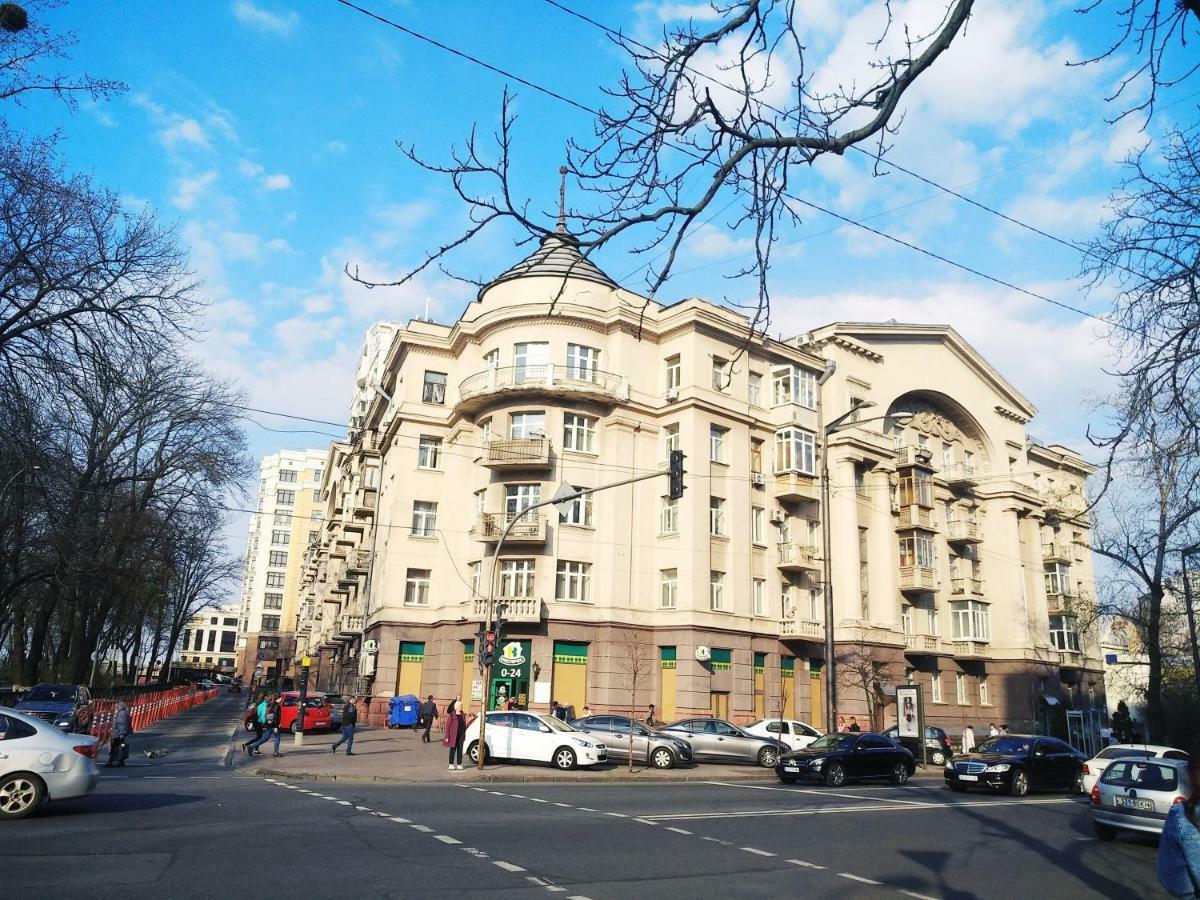 Belokorichi Hotell Kiev Exteriör bild